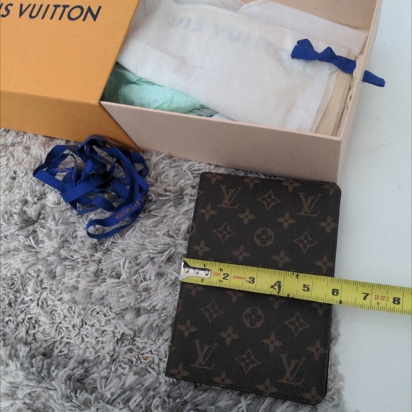 iPad mini  Louis Vuitton Case. - Picture 5 of 8